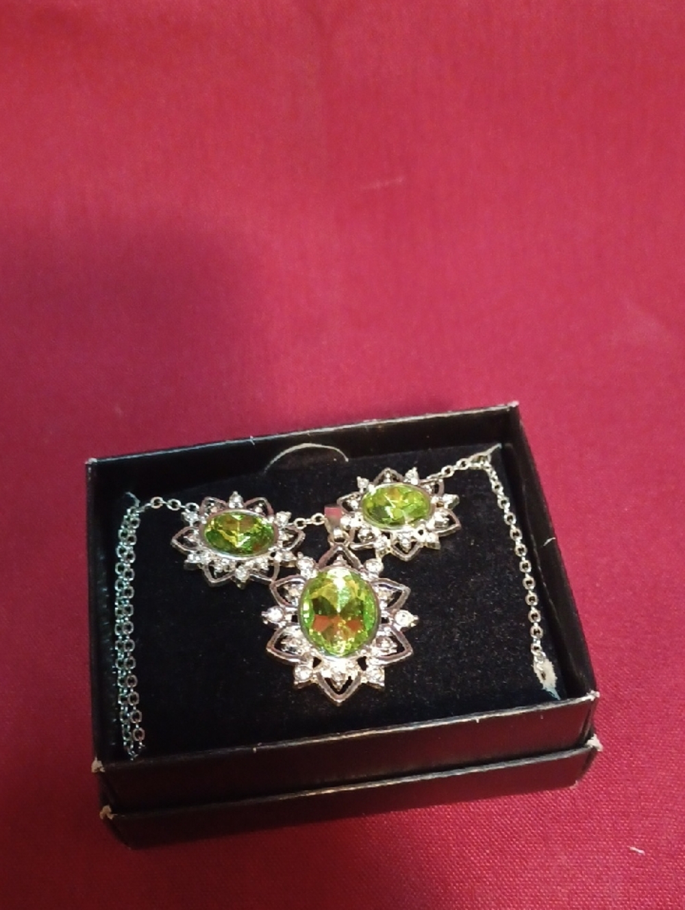 Avon Birthstone Green Crystal Floral Pendant Necklace and Earring Set